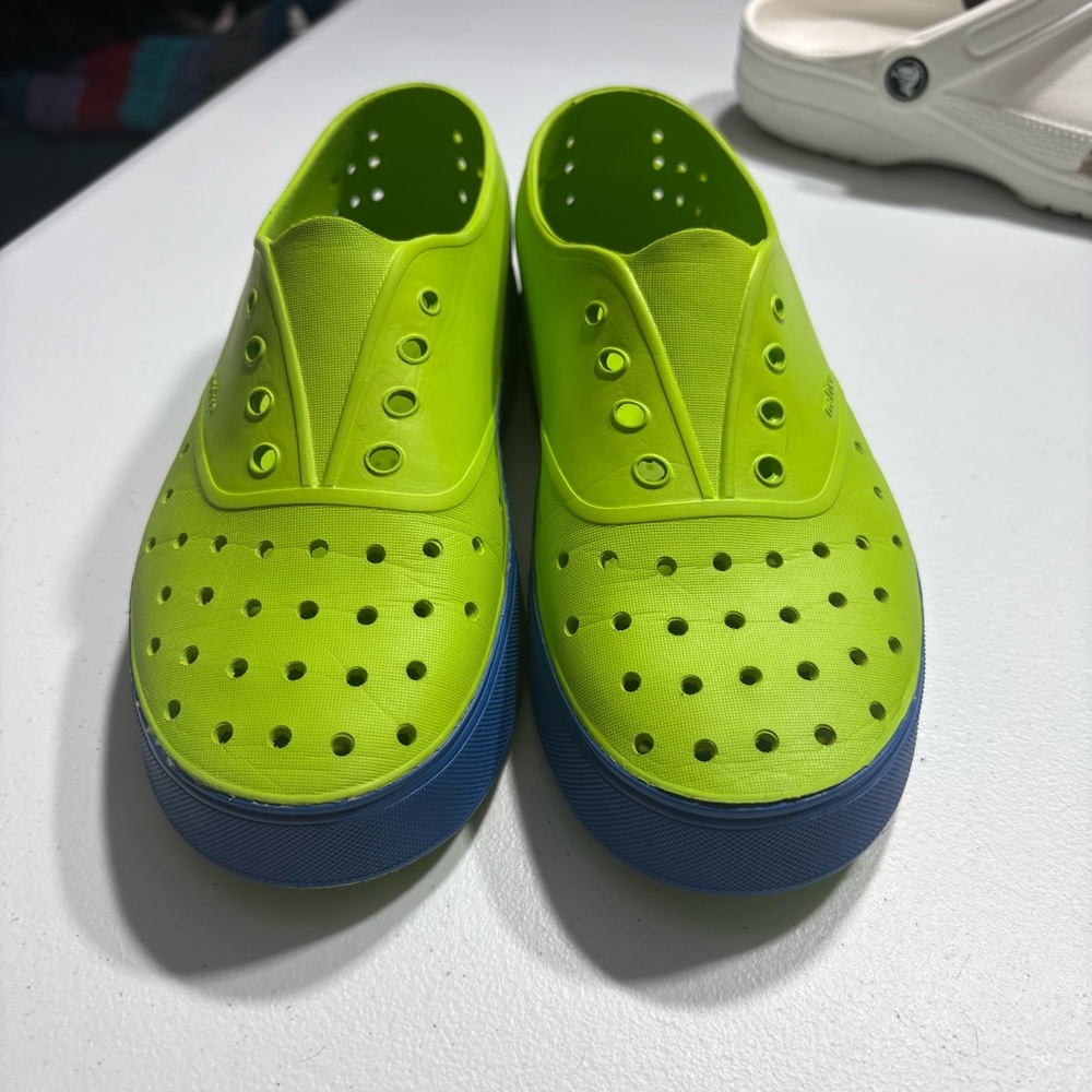 Native Shoes  Size‎ J6 Unisex Waters friendly Vegan Resortwear Travel Summer